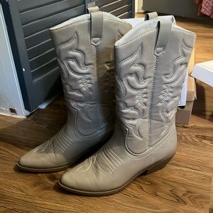 Light Grey Women’s Western Boots